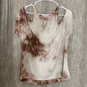 Peek-a-boo shoulder top